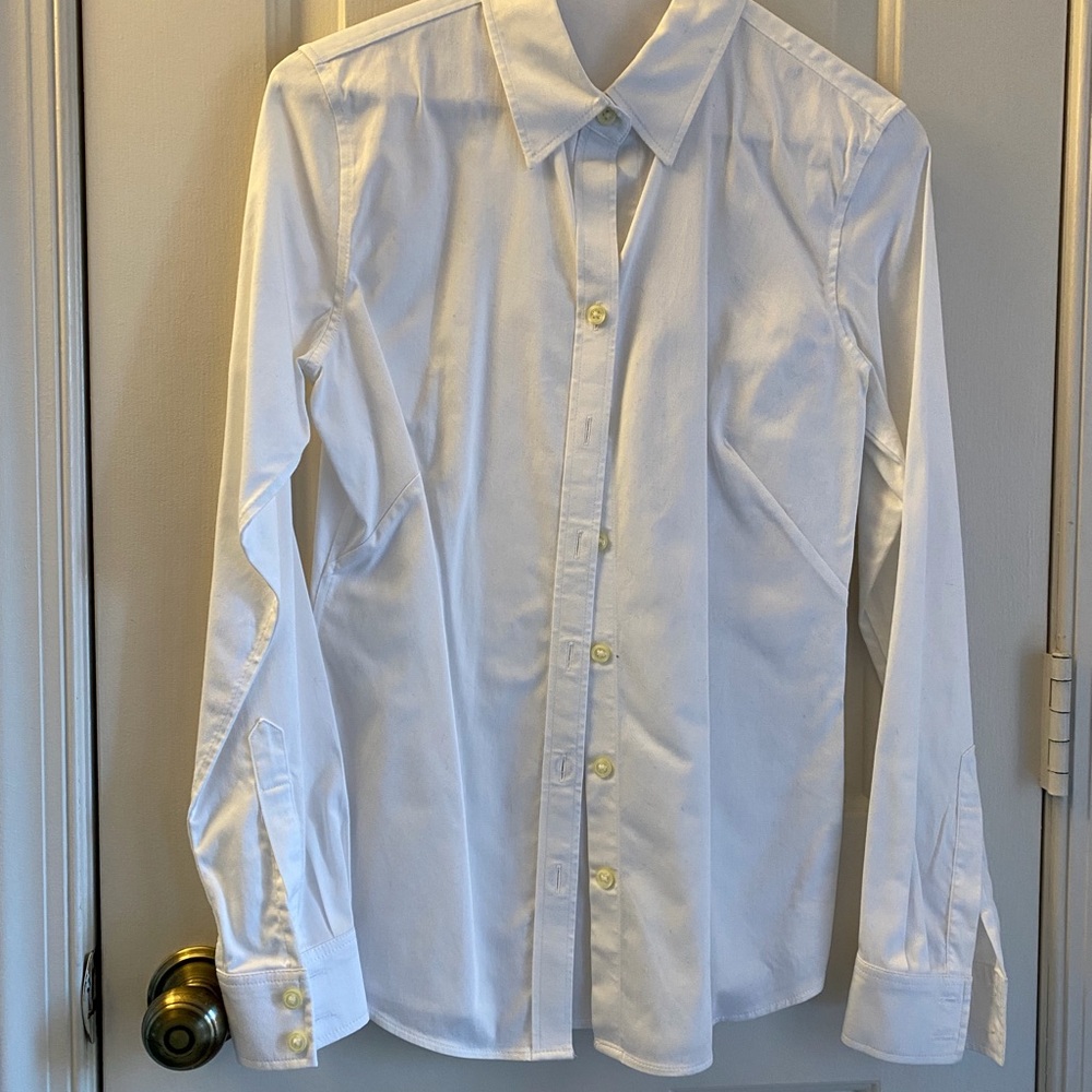 Banana Republic Classic White Long-Sleeve Women’s Dress Shirt
